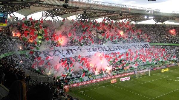 Top 10 : Les tifos du week-end