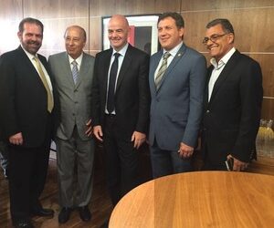 Infantino rencontre les dirigeants brésiliens pour une possible nouvelle compétition