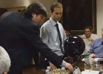 Rosario Central : Le vice-président inspecte les boules du tirage