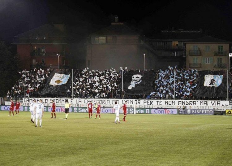 Top 10 : Les tifos du week-end