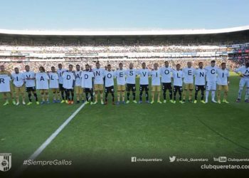 Querétaro rompt le protocole pour passer un message de paix et reçoit une amende