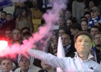 Dynamo Kiev : des supporters grimés en membres du KKK