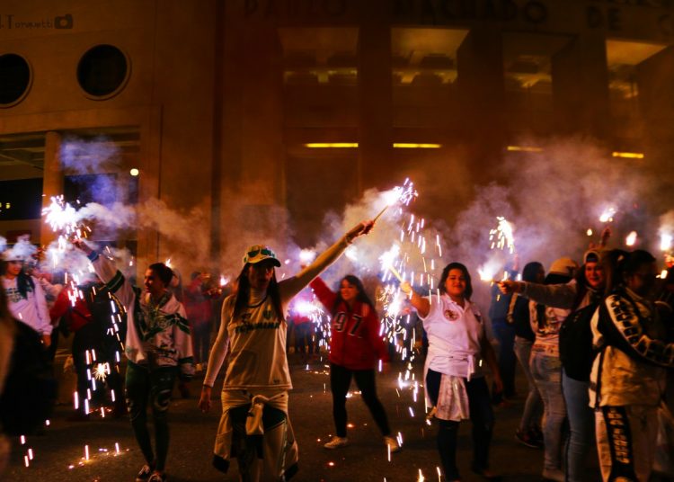 Le combat féministe des tribunes commence au Brésil