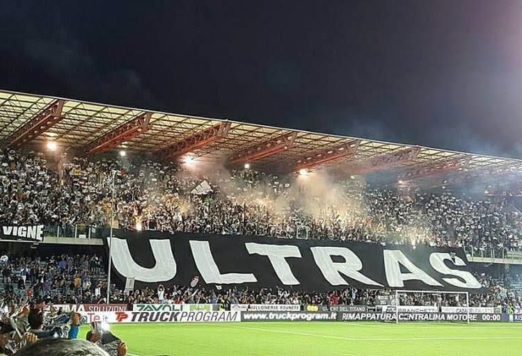 Top 10 : les tifos du week-end