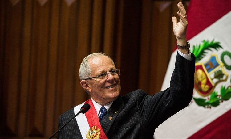 Le président du Pérou décrète un demi-jour férié pour encourager la sélection