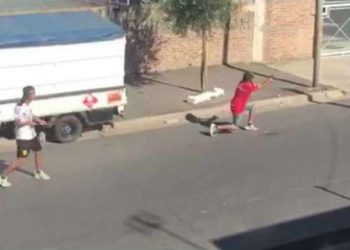 Deux factions rivales de la barra d’Almirante Brown se sont tirées dessus !