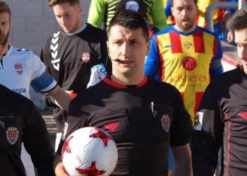 Espagne : un arbitre tape dans la main d’un joueur de manière suspecte