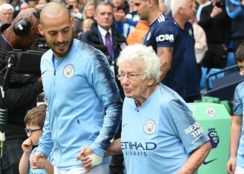 Manchester City a honoré des abonnées centenaires