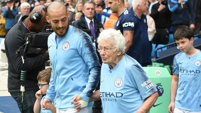 Manchester City a honoré des abonnées centenaires