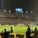 Un supporter de Boca chute du grillage à la Bombonera