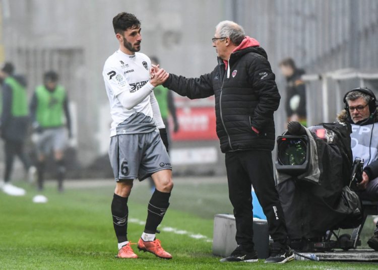 Développer un football protagoniste en L2 : la référence du Clermont Foot sous Gastien