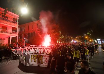 Le gouvernement grec ferme tous les clubs de supporters