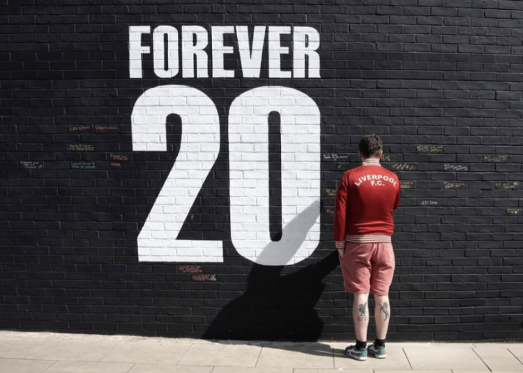 Murwalls : ces street-artistes britanniques qui rendent éternelles les légendes du ballon rond