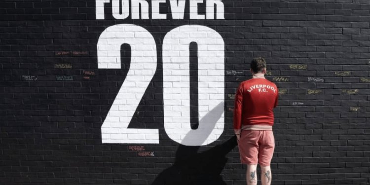 Murwalls : ces street-artistes britanniques qui rendent éternelles les légendes du ballon rond